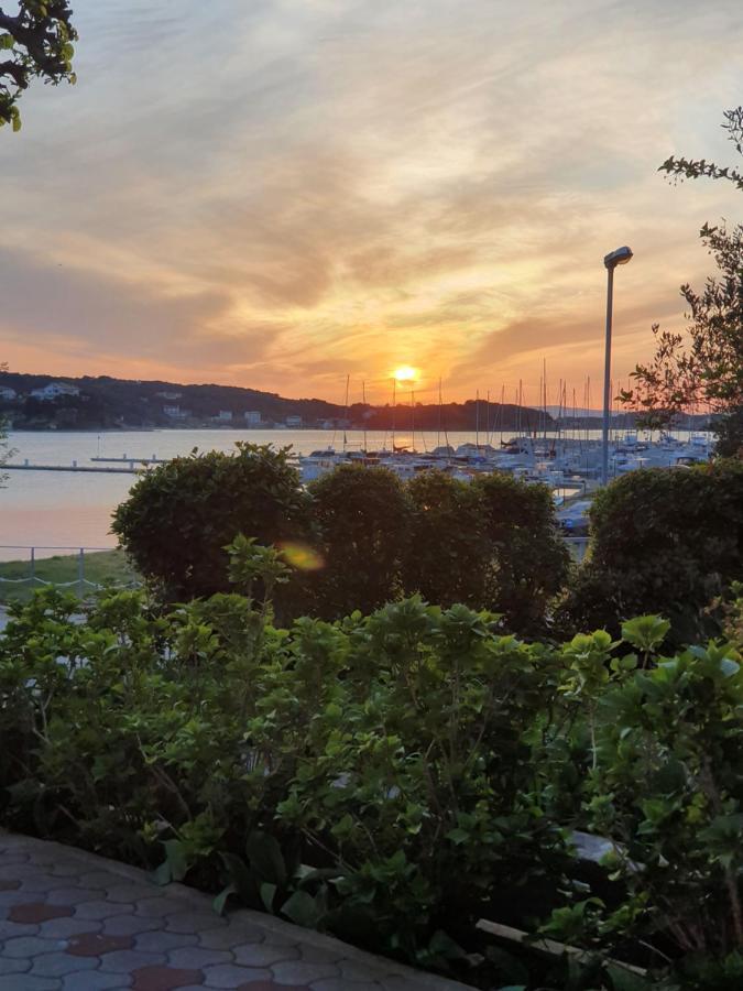 Apartmani Mira Supetarska Draga Buitenkant foto
