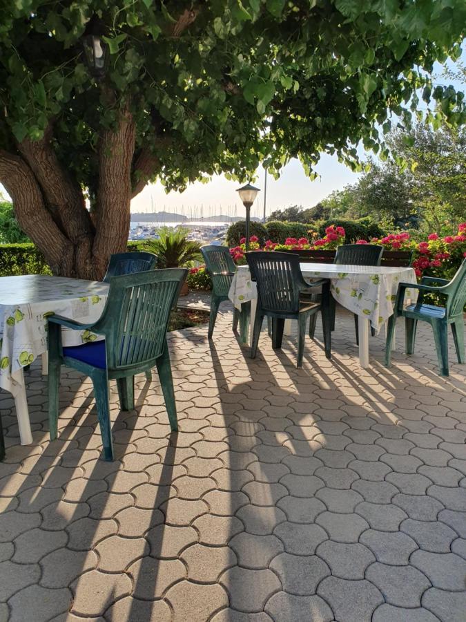 Apartmani Mira Supetarska Draga Buitenkant foto