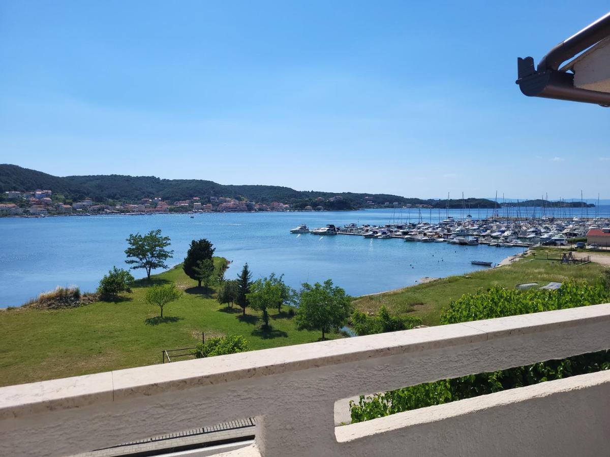 Apartmani Mira Supetarska Draga Buitenkant foto