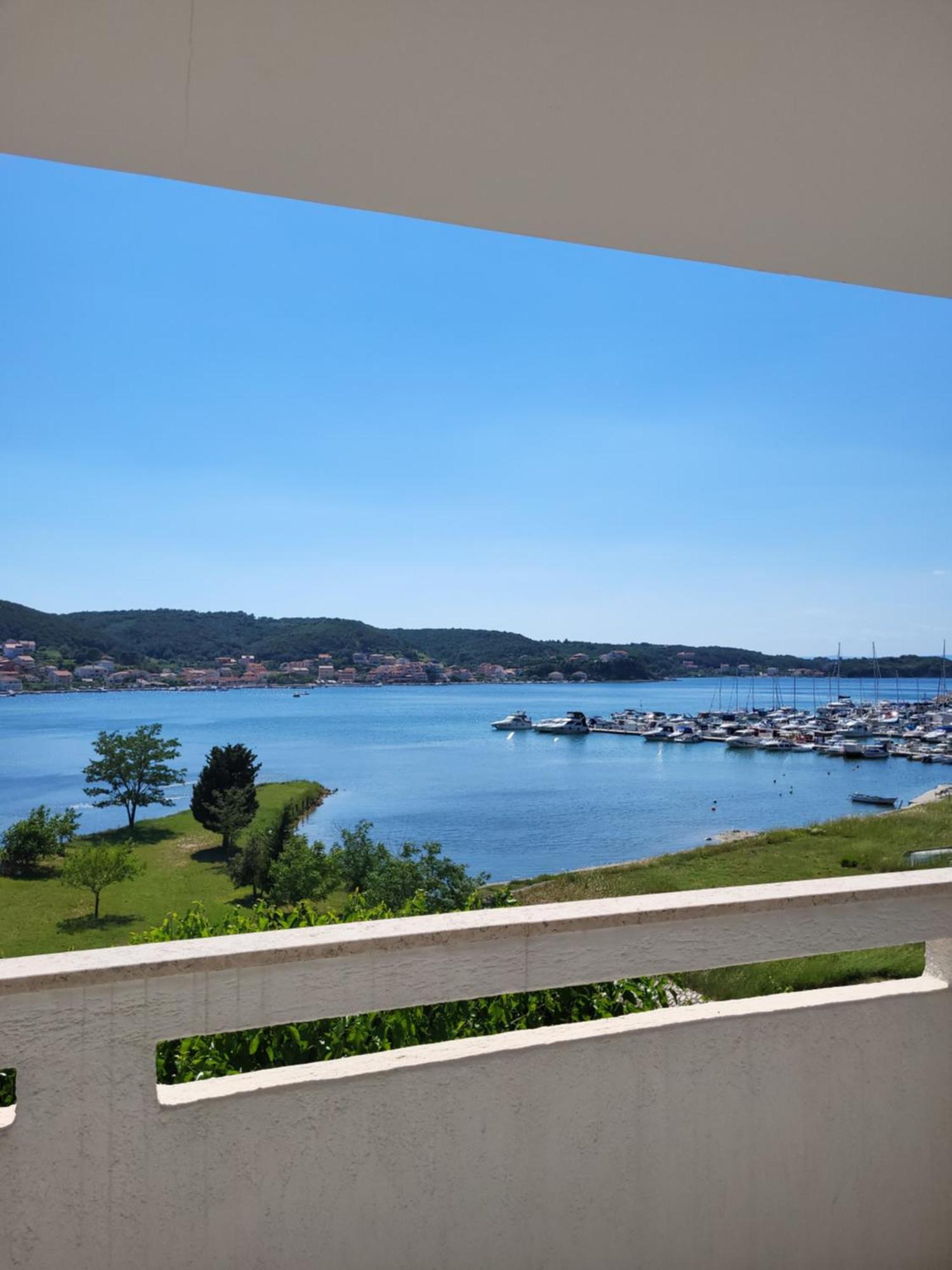 Apartmani Mira Supetarska Draga Kamer foto
