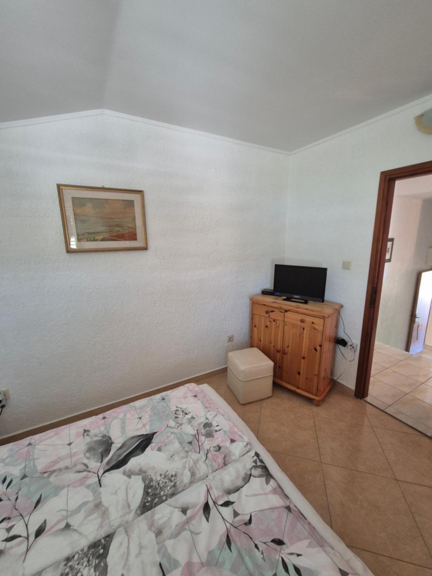 Apartmani Mira Supetarska Draga Kamer foto