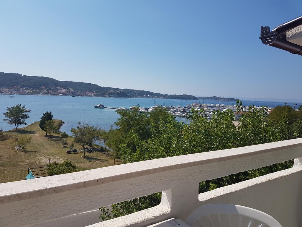 Apartmani Mira Supetarska Draga Buitenkant foto