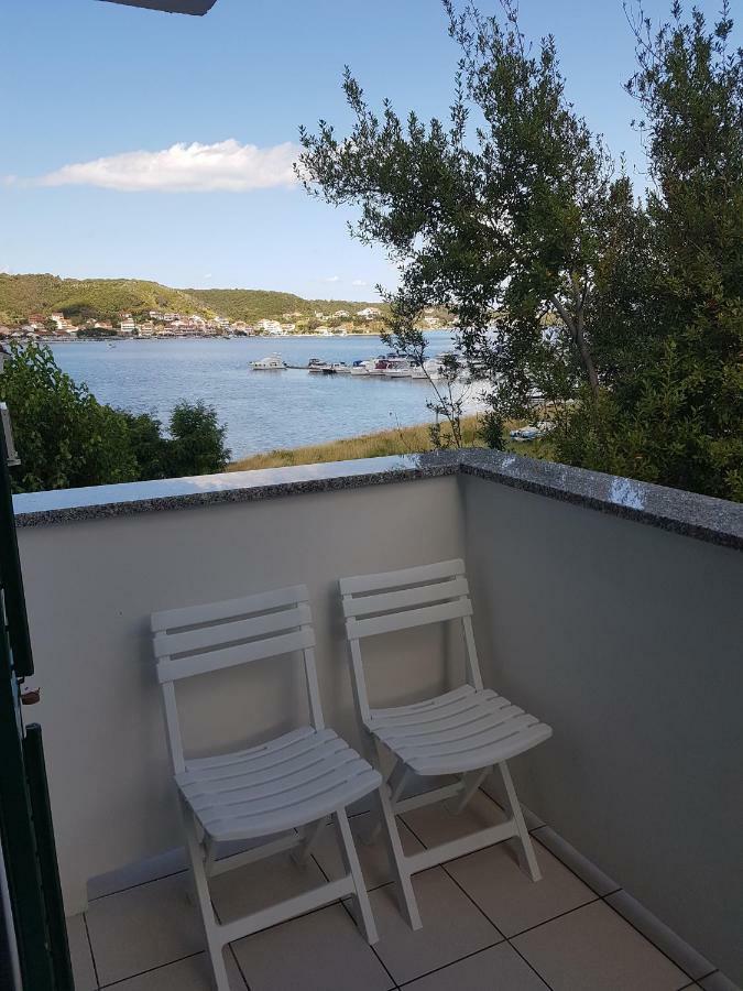 Apartmani Mira Supetarska Draga Buitenkant foto