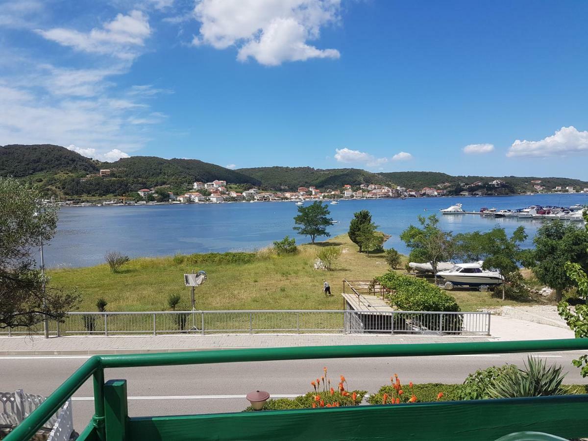 Apartmani Mira Supetarska Draga Buitenkant foto