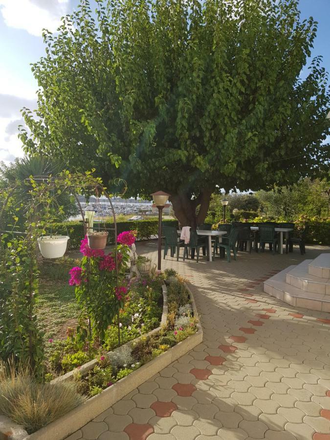 Apartmani Mira Supetarska Draga Buitenkant foto